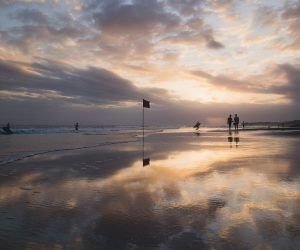 1635933312 por do sol praia de canggu